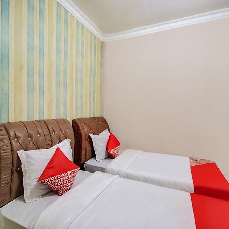 Oyo 3389 Sonya Homestay Syariah Tebing Tinggi Exteriér fotografie