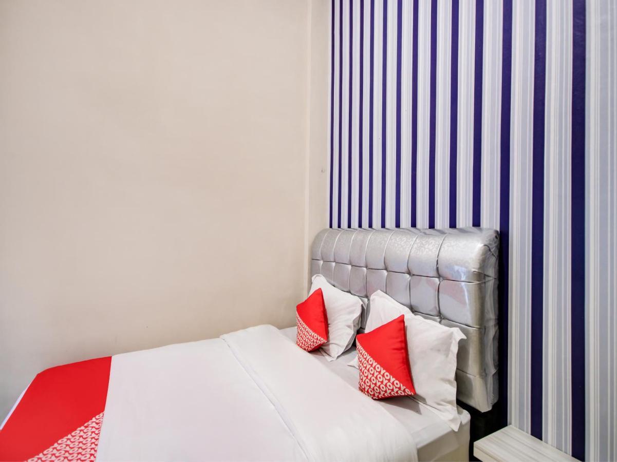 Oyo 3389 Sonya Homestay Syariah Tebing Tinggi Exteriér fotografie