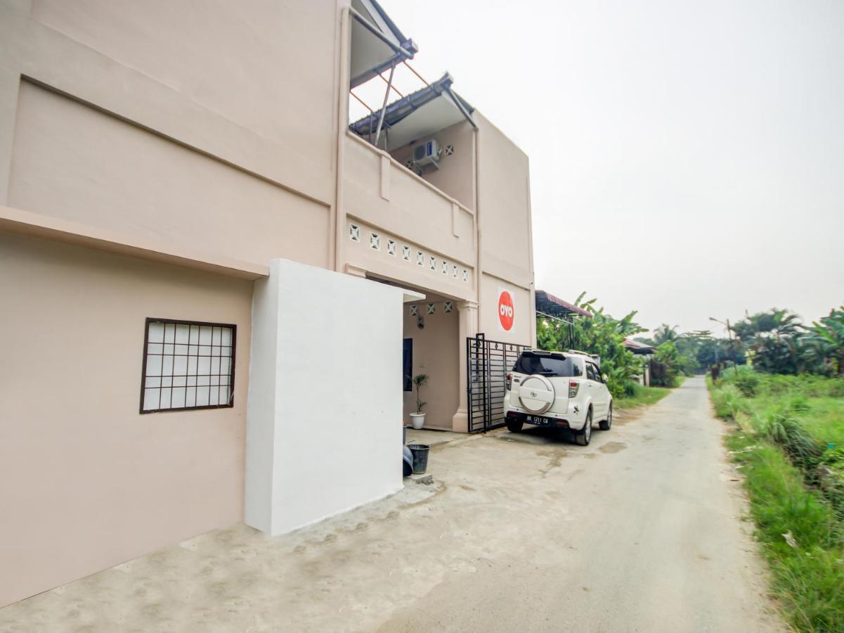 Oyo 3389 Sonya Homestay Syariah Tebing Tinggi Exteriér fotografie