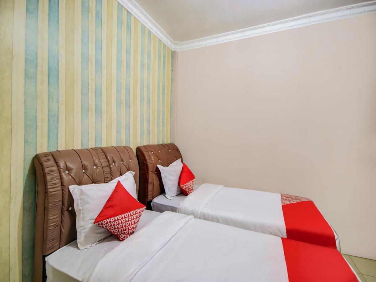 Oyo 3389 Sonya Homestay Syariah Tebing Tinggi Exteriér fotografie